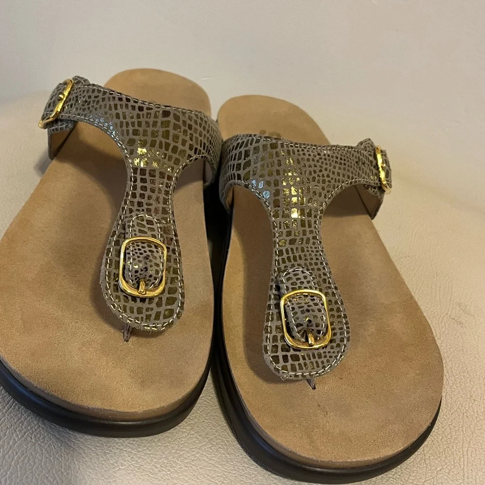 SAS Sanibel Oro Gold Leather Comfortable T-Strap Sandals Women’s Size 10